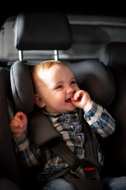 Ding Cruz Light Grey 360° Isofix Autostoel 0-36kg DI-101921 29 Ding Cruz Light Grey 360° Isofix Autostoel 0-36kg DI-101921 -Baby Kinderwagen Serie Winkel di 101919 lifestyle 04a 2