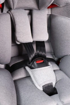 Ding Cruz Light Grey 360° Isofix Autostoel 0-36kg DI-101921 27 Ding Cruz Light Grey 360° Isofix Autostoel 0-36kg DI-101921 -Baby Kinderwagen Serie Winkel di 101921 ding cruz light grey safety belt