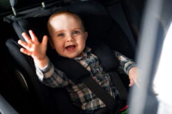 Ding Mace Red 360° I-Size Autostoel 0-36kg DI-111918 -Baby Kinderwagen Serie Winkel di 111917 lifestyle 03 2