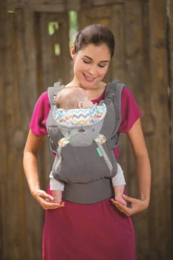 Infantino Cuddle Up Ergonomic Hoodie Draagzak BK-05331 27 Infantino Cuddle Up Ergonomic Hoodie Draagzak BK-05331 -Baby Kinderwagen Serie Winkel infantino cuddle up hoodie carrier bk05331 3