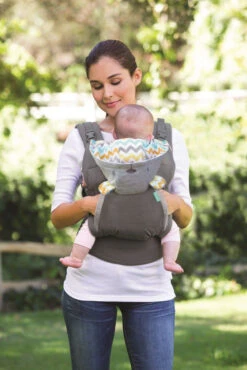 Infantino Cuddle Up Ergonomic Hoodie Draagzak BK-05331 29 Infantino Cuddle Up Ergonomic Hoodie Draagzak BK-05331 -Baby Kinderwagen Serie Winkel infantino cuddle up hoodie carrier bk05331 4
