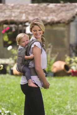 Infantino Cuddle Up Ergonomic Hoodie Draagzak BK-05331 28 Infantino Cuddle Up Ergonomic Hoodie Draagzak BK-05331 -Baby Kinderwagen Serie Winkel infantino cuddle up hoodie carrier bk05331 5