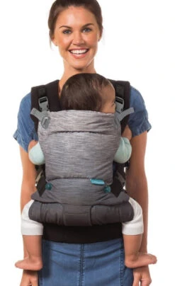 Infantino Go Forward Draagzak BK-200202 19 Infantino Go Forward Draagzak BK-200202 -Baby Kinderwagen Serie Winkel infantino go forward draagzak bk 200202 kindje met mama 1