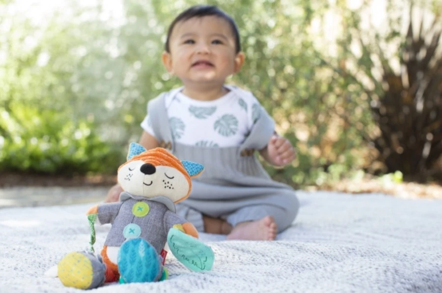 Infantino Go Gaga Playtime Pal Vos Buggyspeeltje BK-216311 4 Infantino Go Gaga Playtime Pal Vos Buggyspeeltje BK-216311 - Afbeelding 2