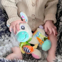 Playgro Sensory Friends Lupe Llama Buggyspeeltje P0188470 -Baby Kinderwagen Serie Winkel playgro sensory friends lupe llama buggyspeeltje p0188470 .4