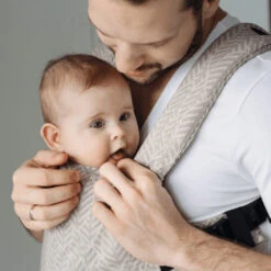 Zaffiro City Geo Burgund Ergonomische Draagzak 8258 -Baby Kinderwagen Serie Winkel zaffiro city beige leaves ergonomische draagzak 3 1