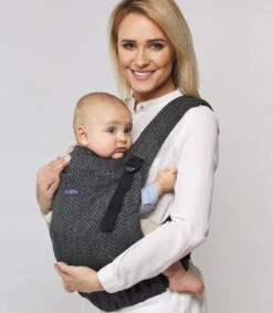 Zaffiro Ergo Geo Burgund Ergonomische Draagzak 8326 18 Zaffiro Ergo Geo Burgund Ergonomische Draagzak 8326 -Baby Kinderwagen Serie Winkel zaffiro ergo draagzak 8 1